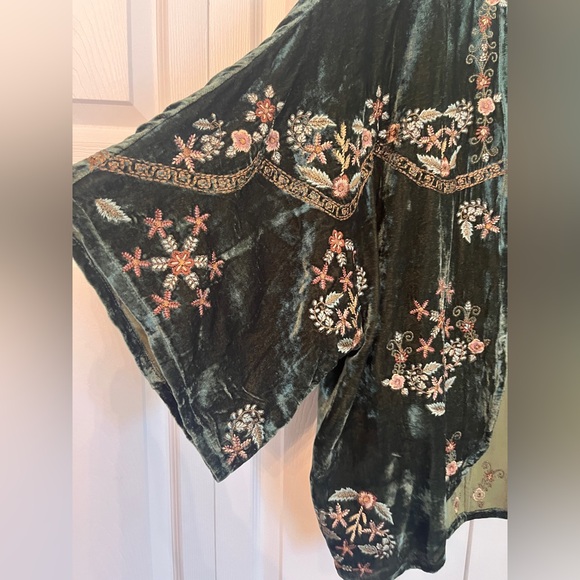 SUNDANCE NWT Retails $258 Crush Velvet Embroidered Cardigan Kimono BoHo Sz M-L - Picture 3 of 15